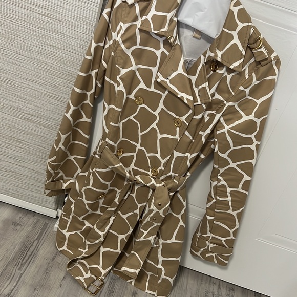 Michael Kors Fall Trech - Picture 8 of 8